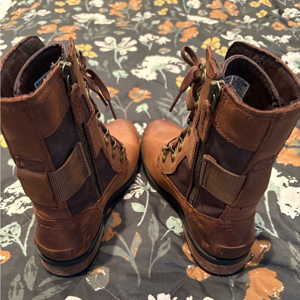 Brown Sorel boots size 7